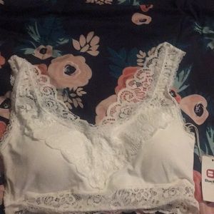 White lace bra from Buckle